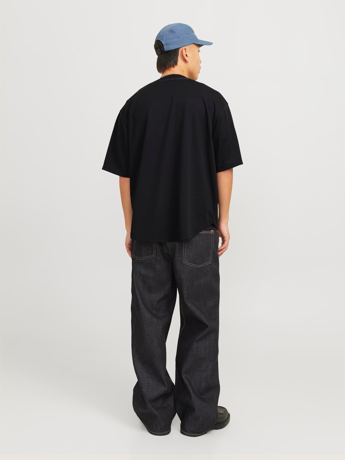 model_shot-back