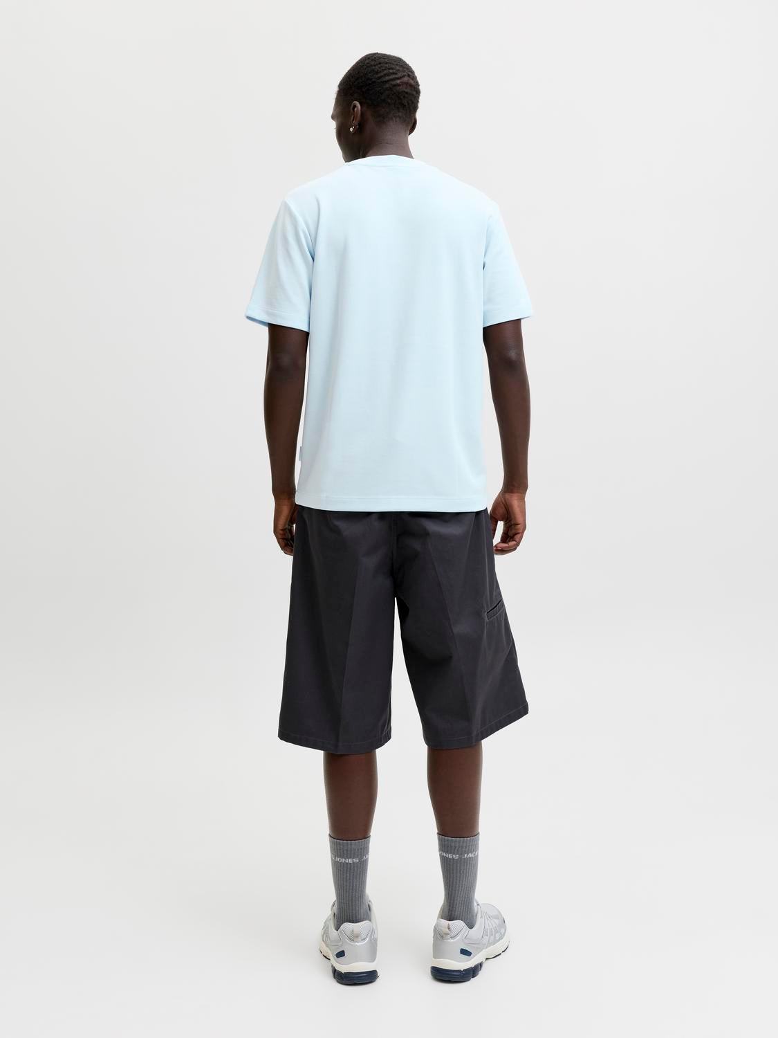 model_shot-back