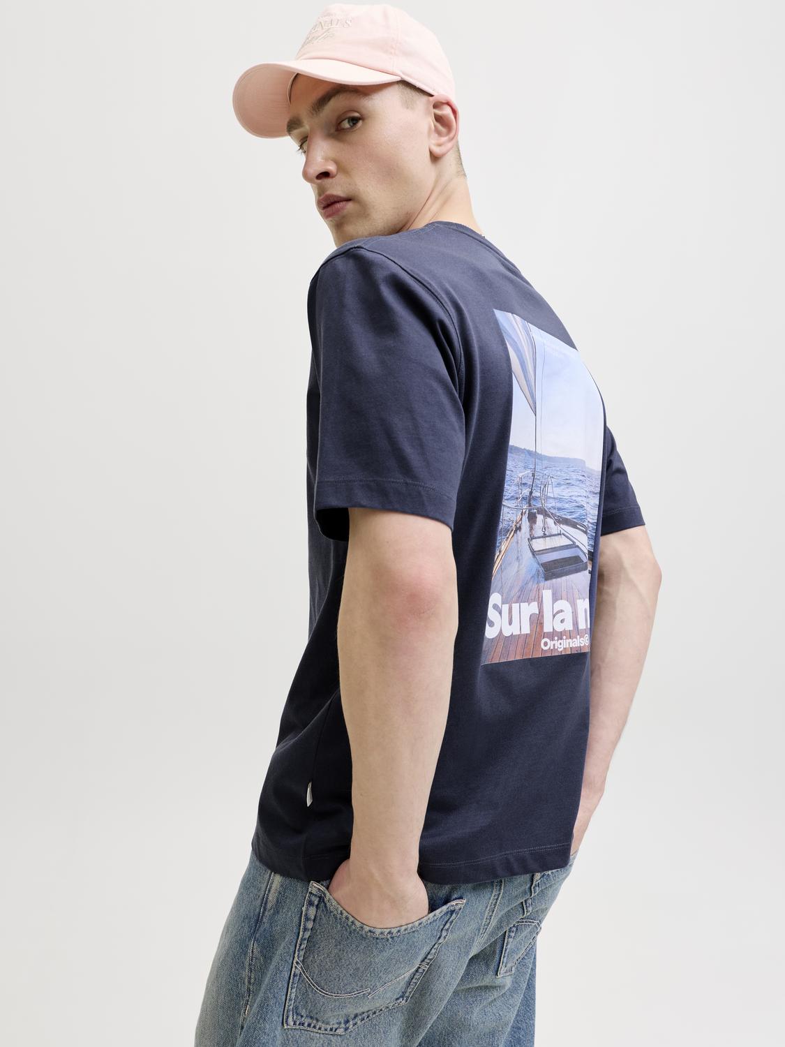 model_shot-creative