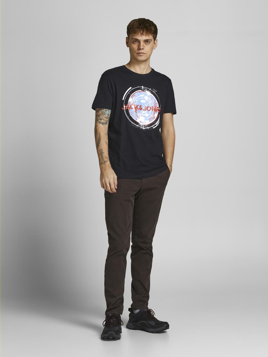 model_shot-front_full