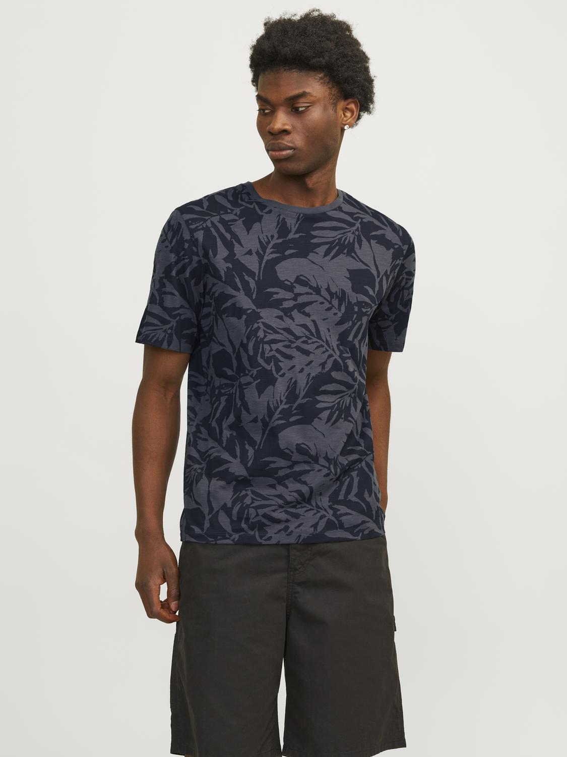 model_shot-front
