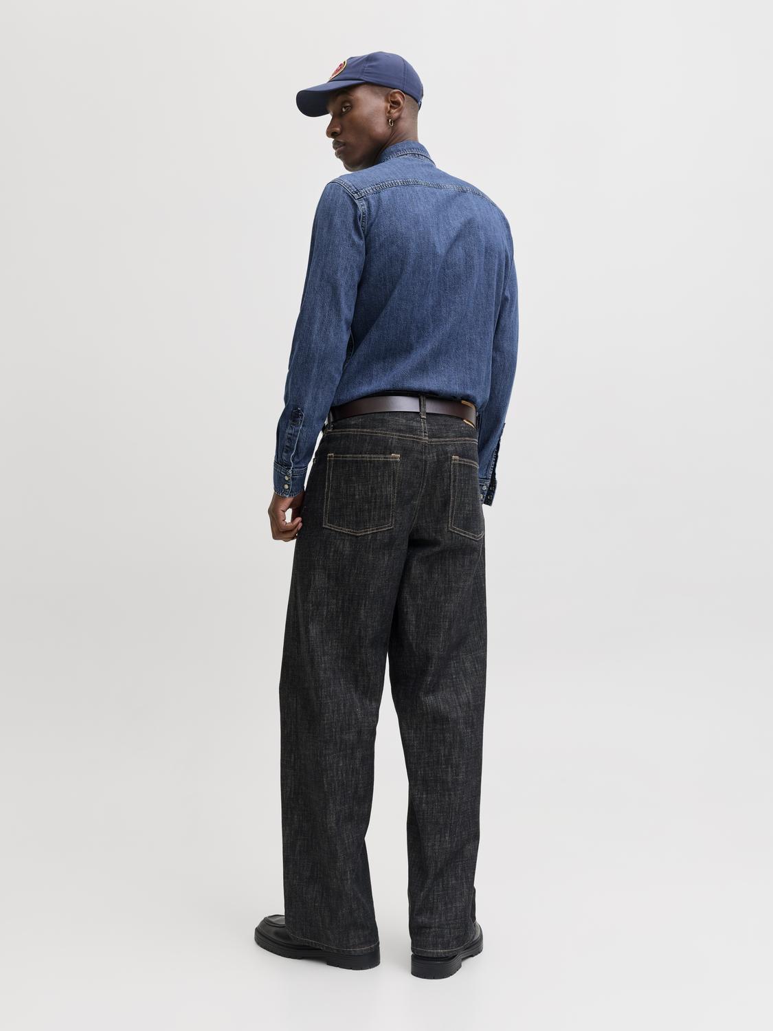 model_shot-back