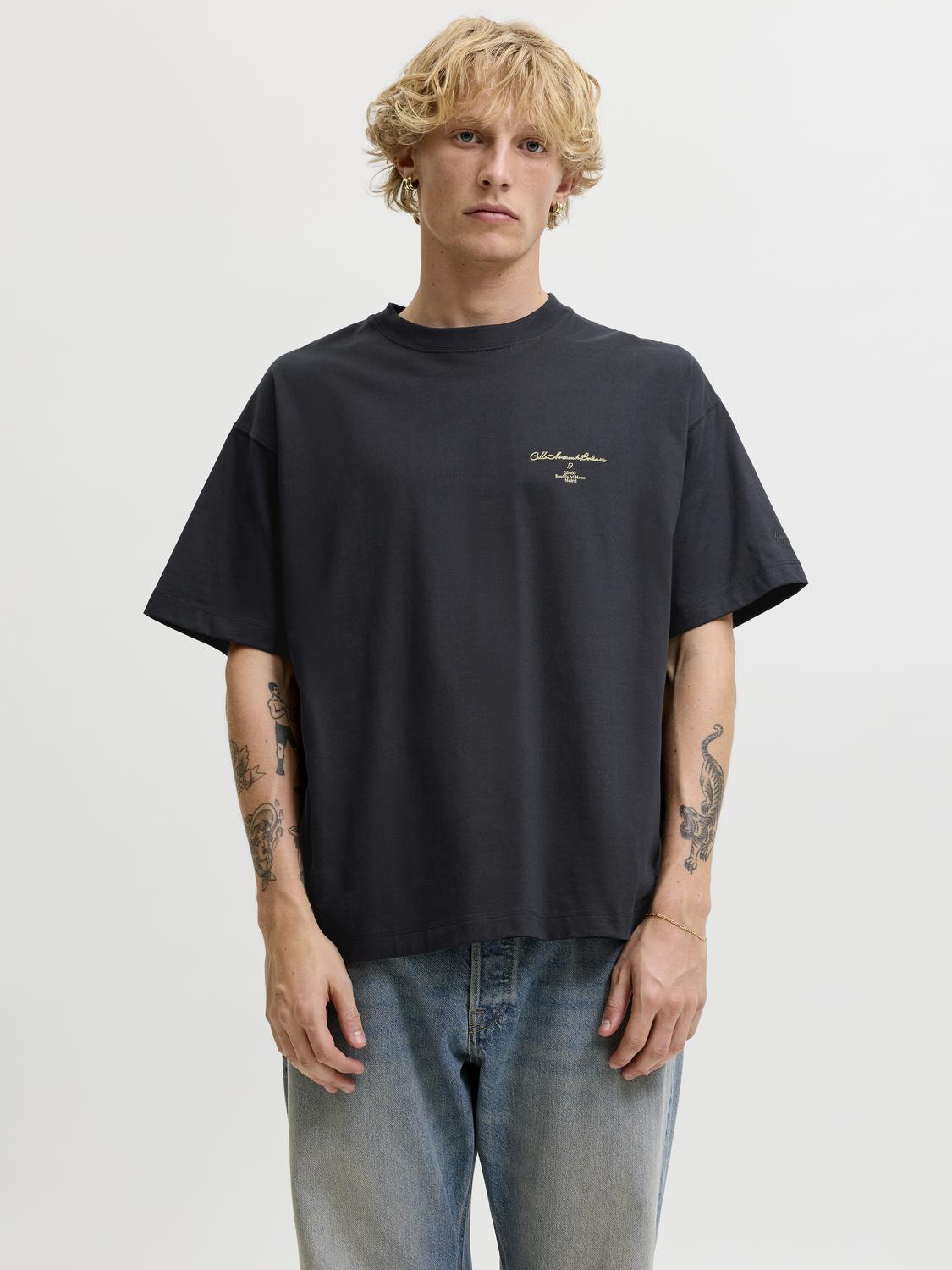 model_shot-front