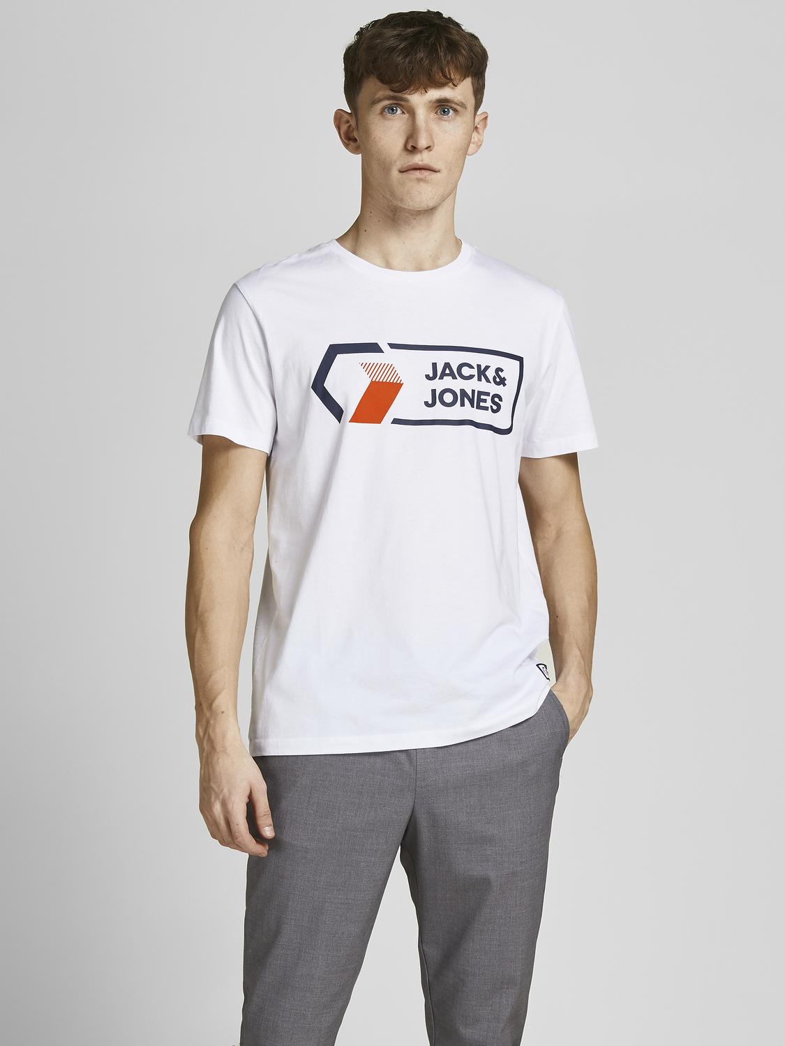 model_shot-front