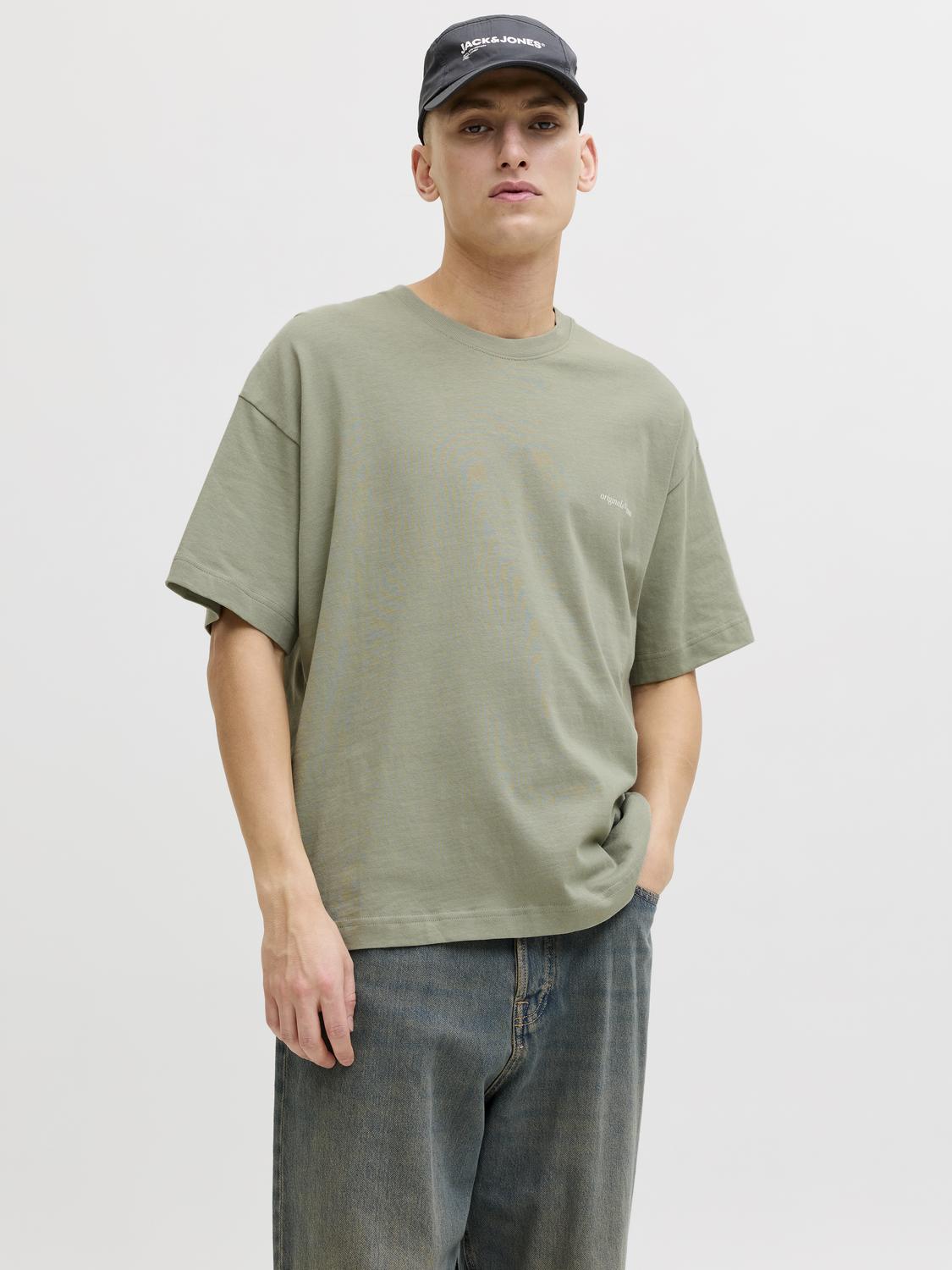 model_shot-front