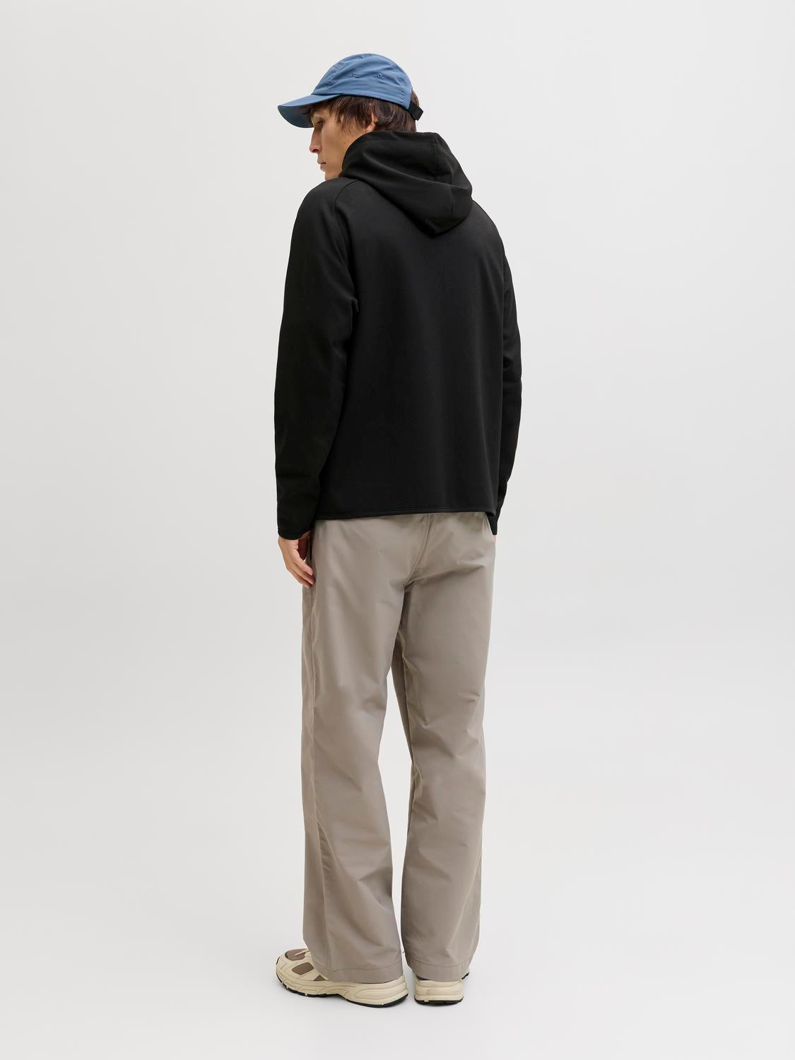 model_shot-back
