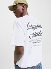 لقطة قريبة توضح جودة خامة التيشيرت والطبعة