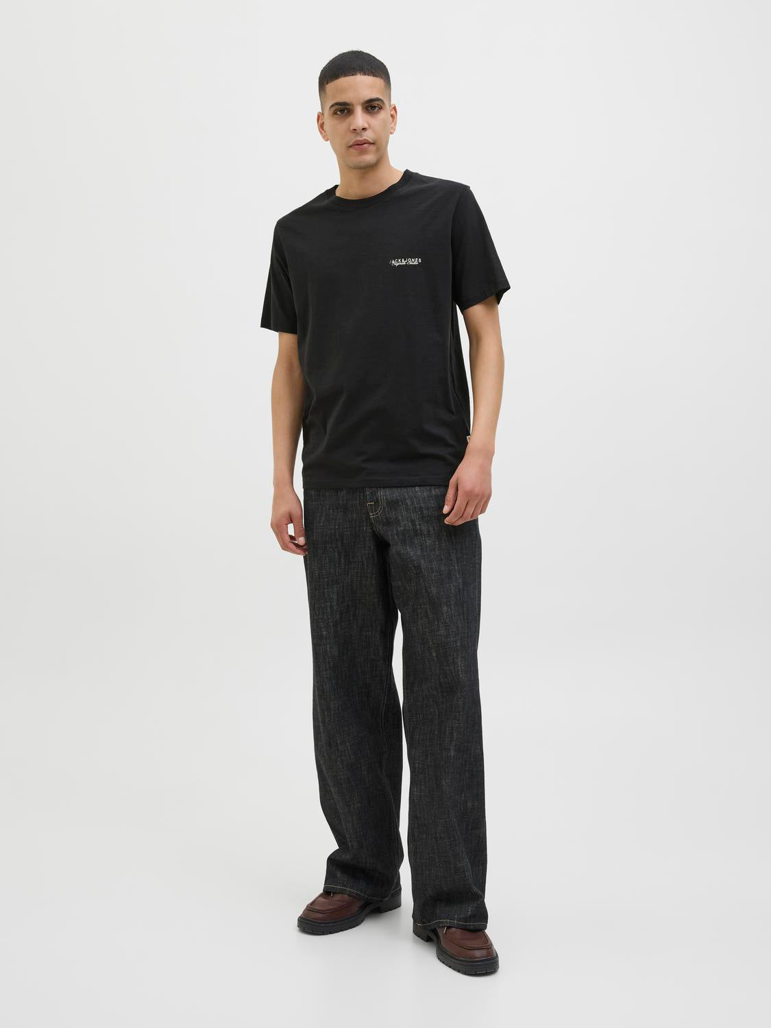 model_shot-front_full