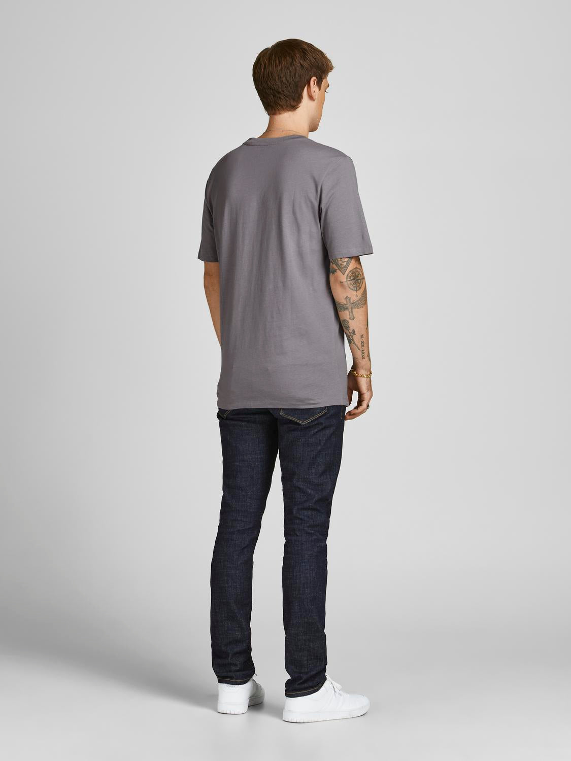 model_shot-back