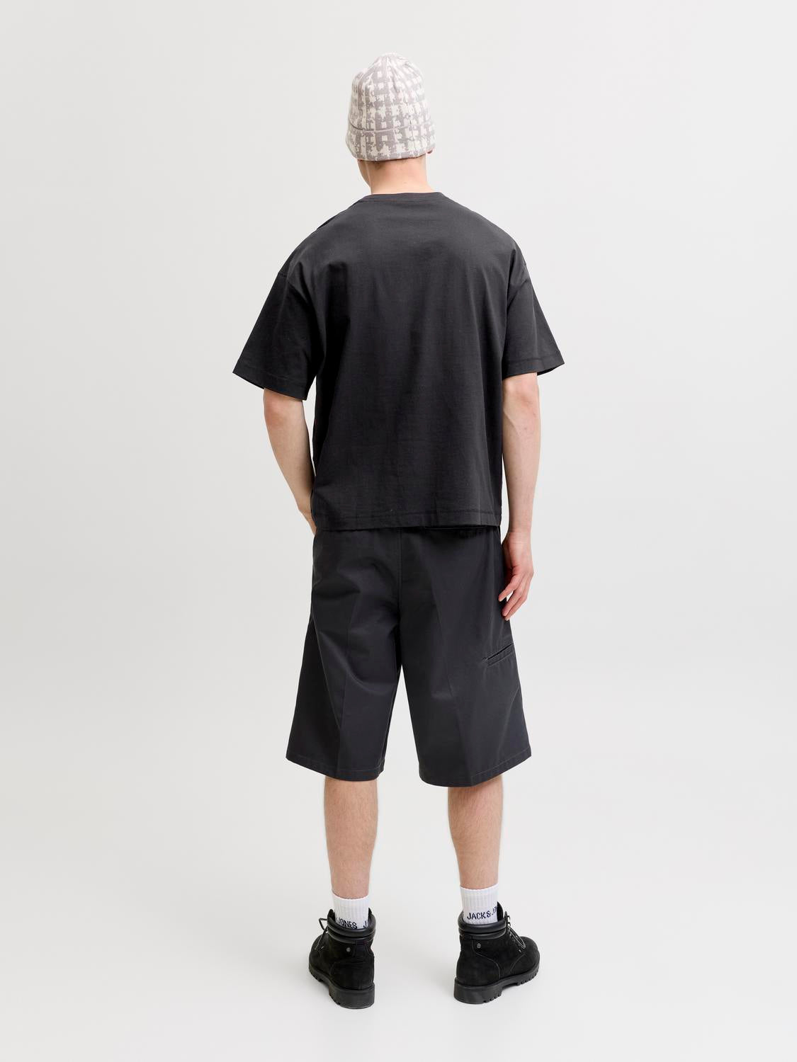 model_shot-back