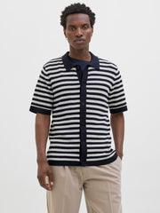 قميص بولو رجالي قطن نص كم من جاك آند جونز - تصميم عصري مع خطوط أنيقة