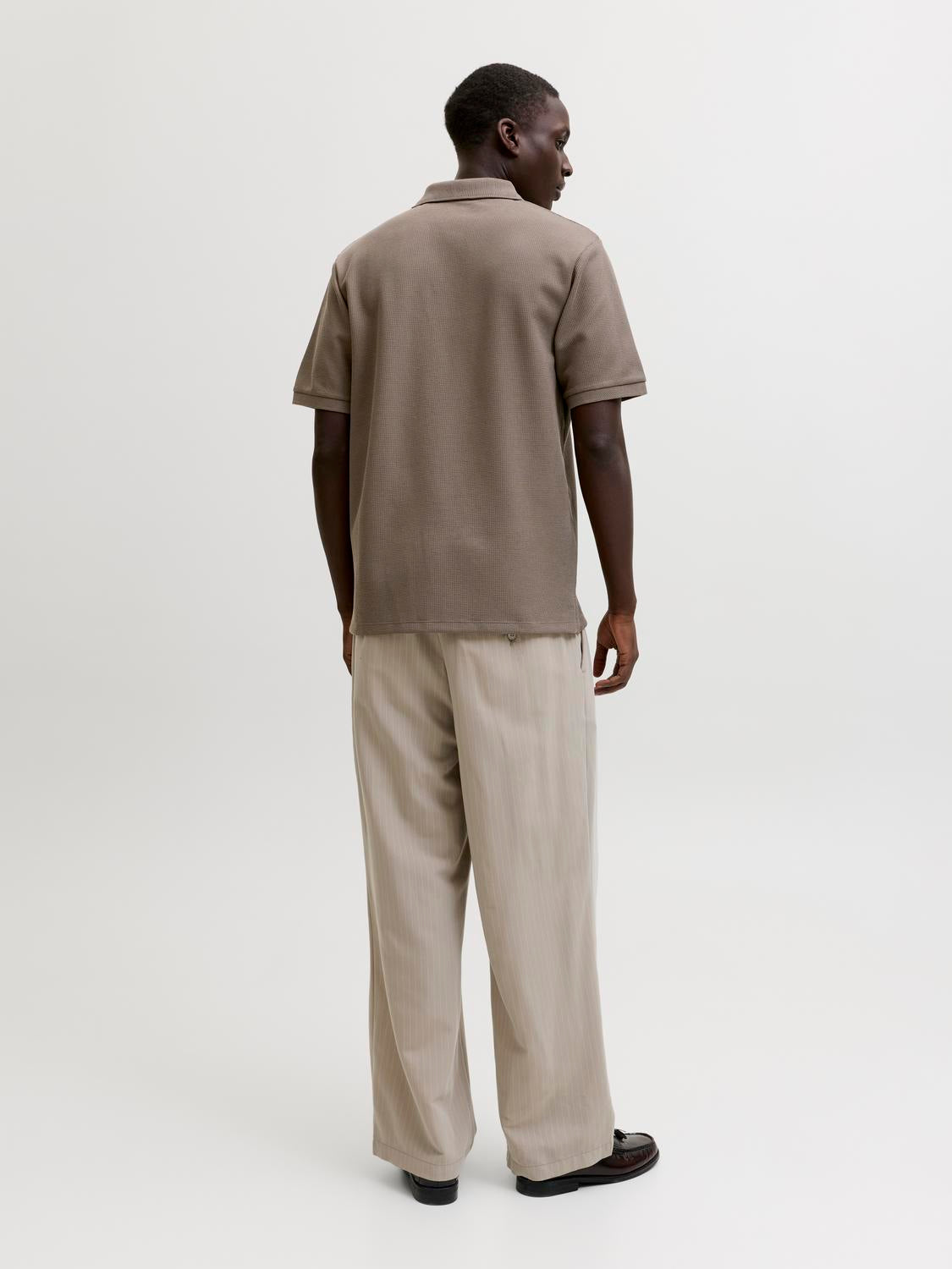 model_shot-back