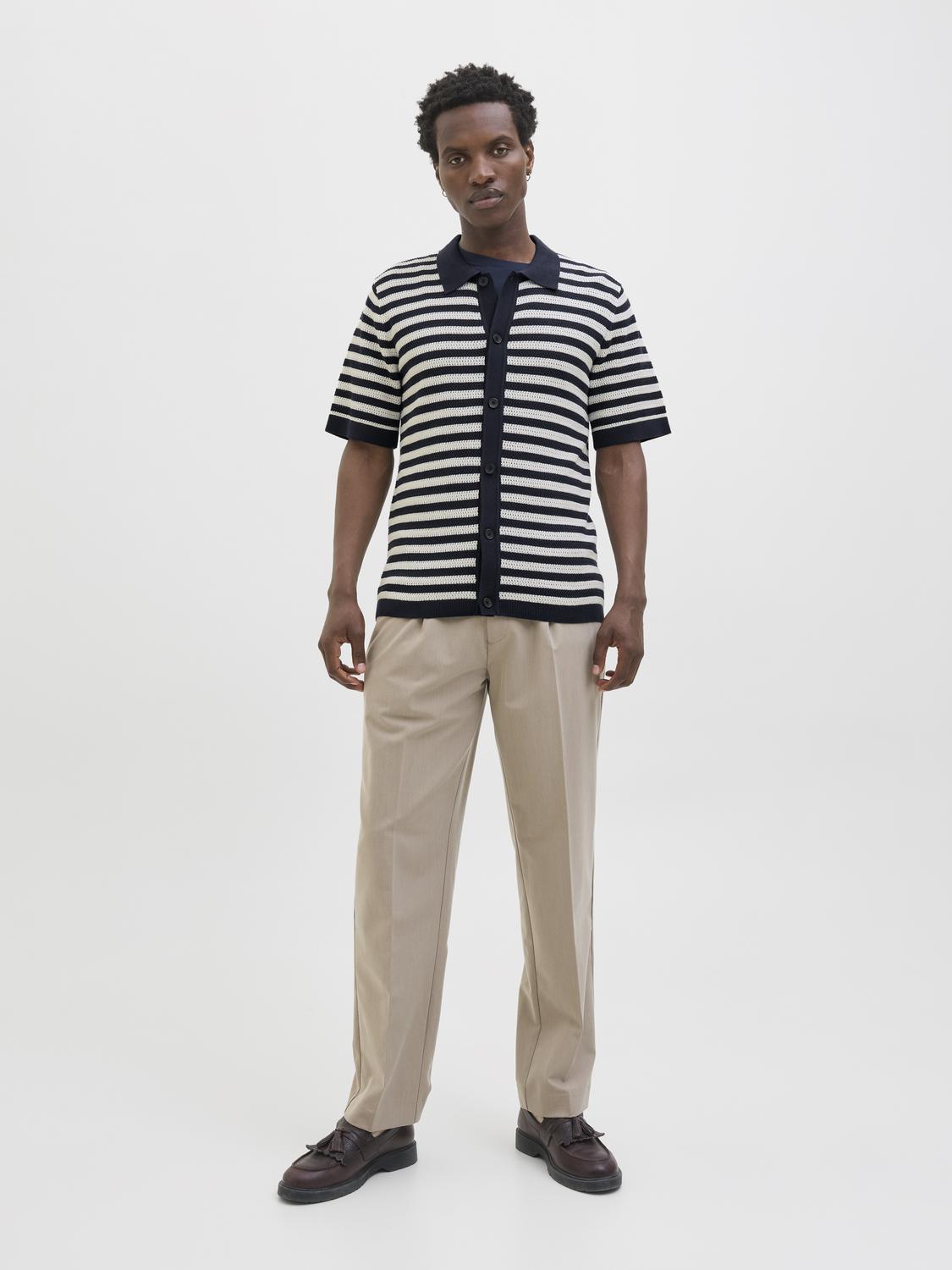 قميص بولو رجالي قطن نص كم من جاك آند جونز - تصميم عصري مع خطوط أنيقة