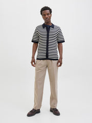 قميص بولو رجالي قطن نص كم من جاك آند جونز - تصميم عصري مع خطوط أنيقة