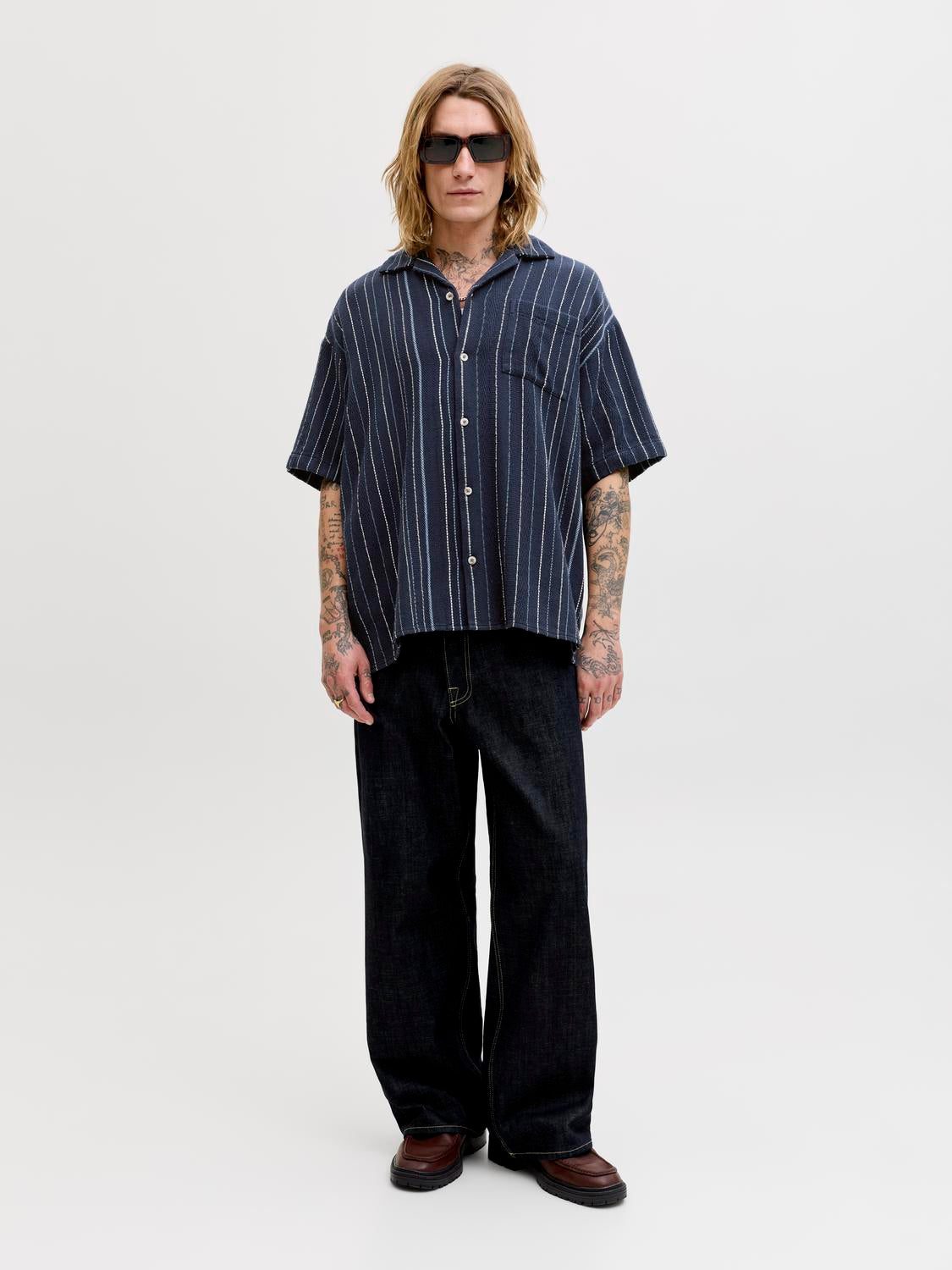 model_shot-front_full