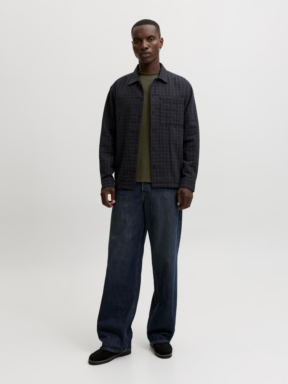 model_shot-front_full