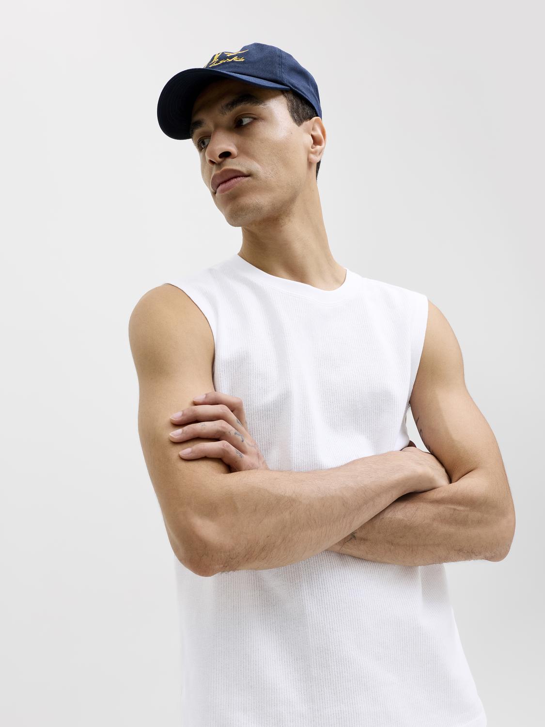 model_shot-creative