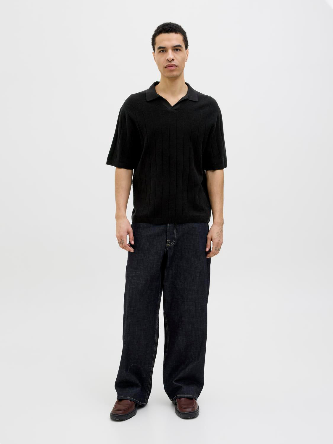 model_shot-front_full