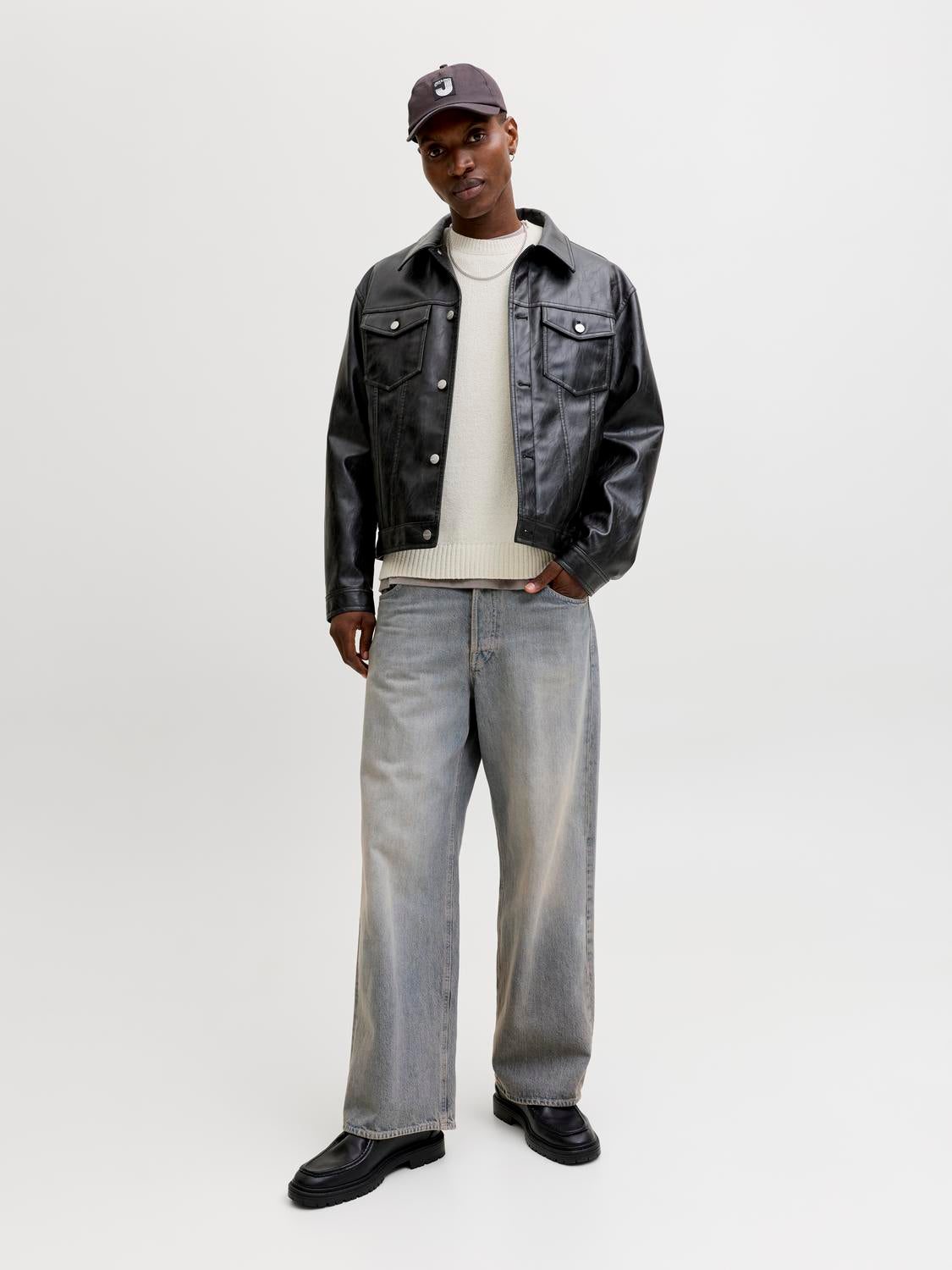 model_shot-front_full