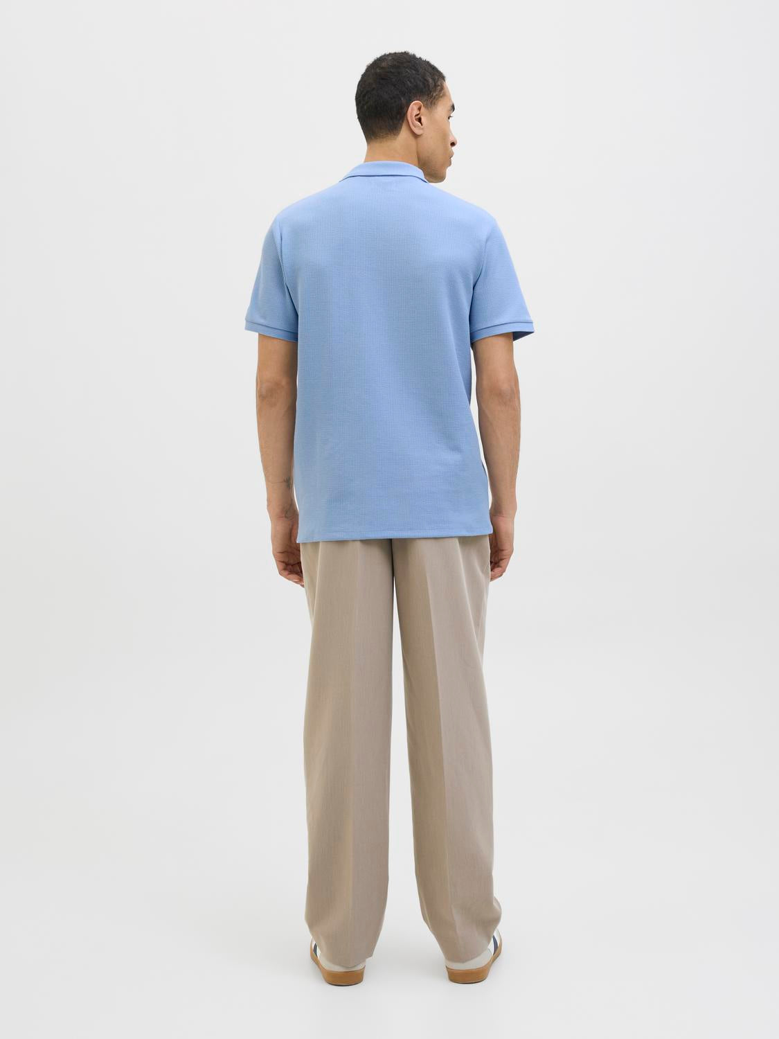 model_shot-back