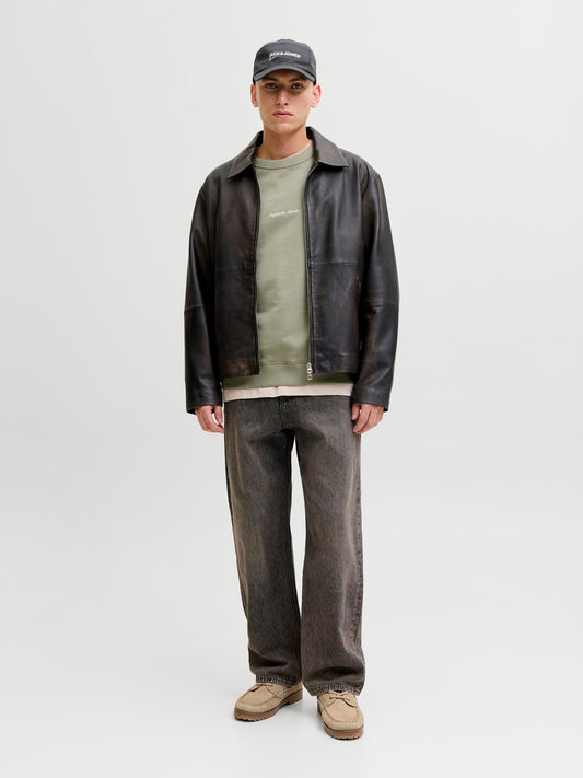 model_shot-front_full