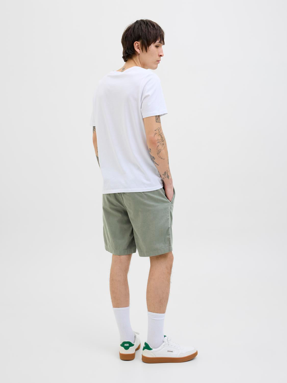 model_shot-back