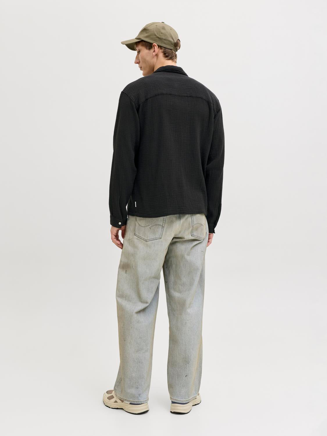 model_shot-back