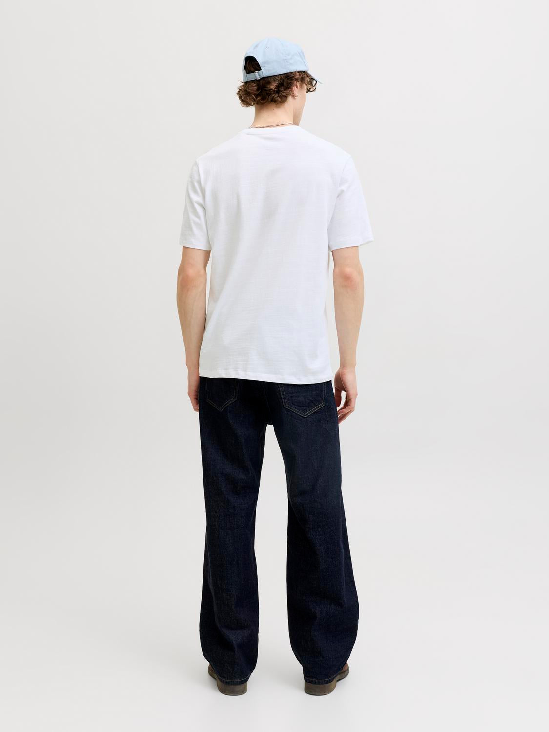 model_shot-back