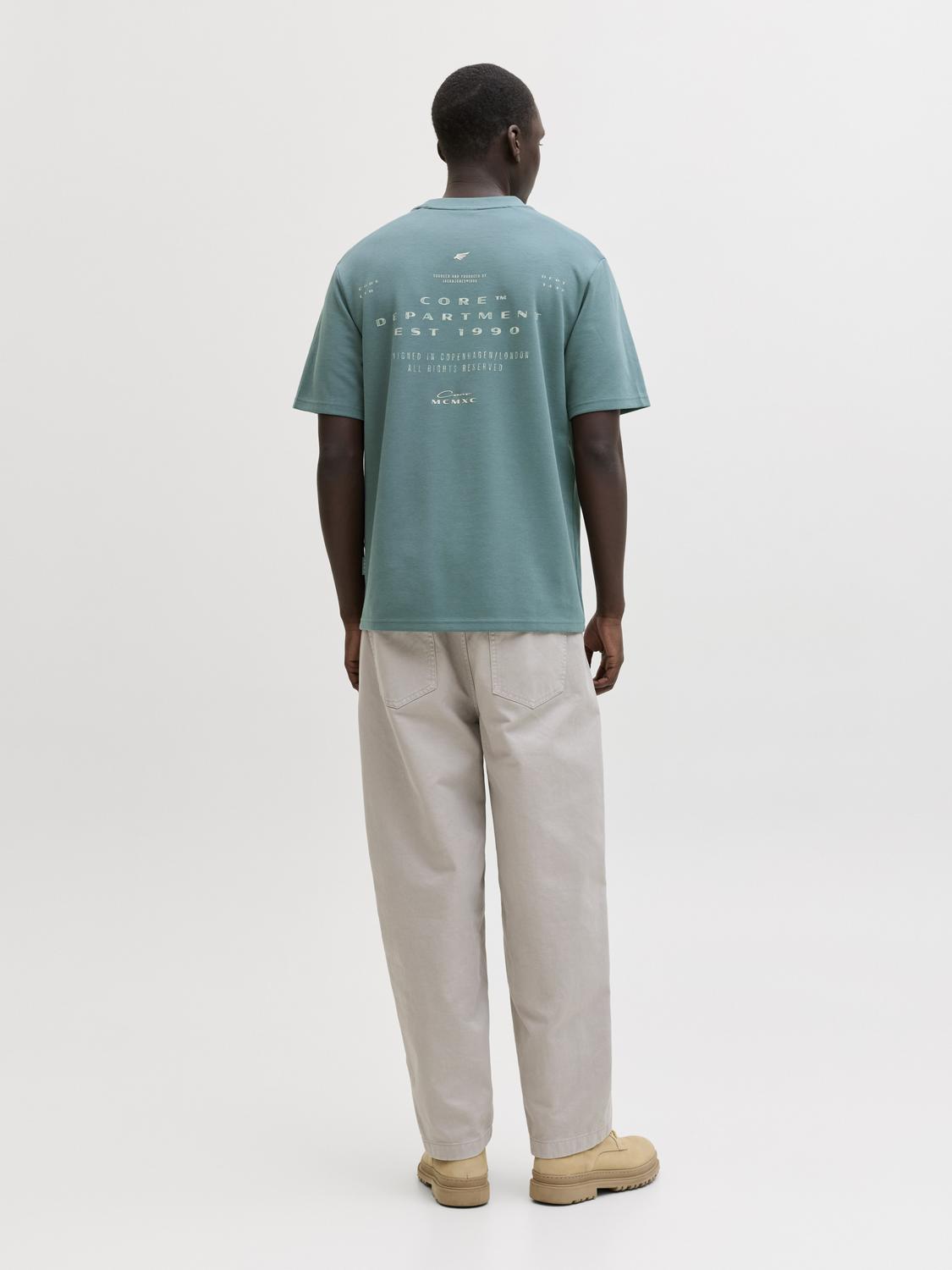 model_shot-back
