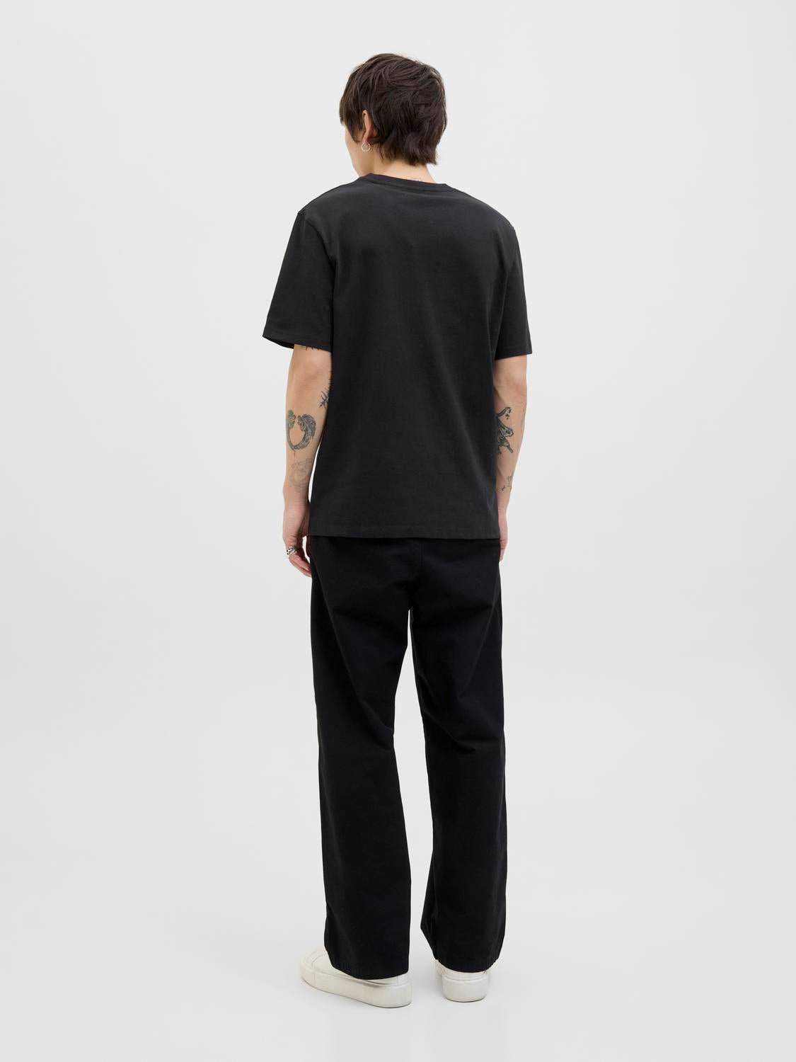 model_shot-back