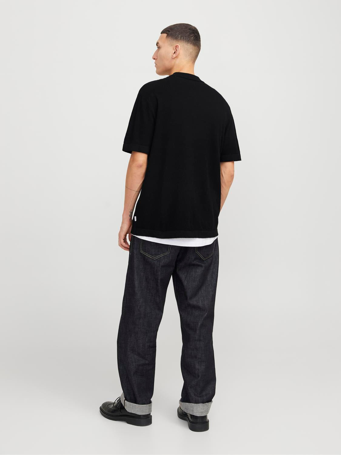 model_shot-back