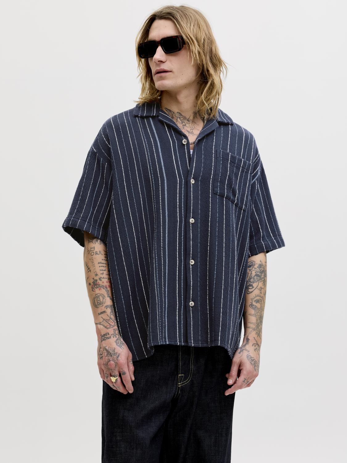 model_shot-front