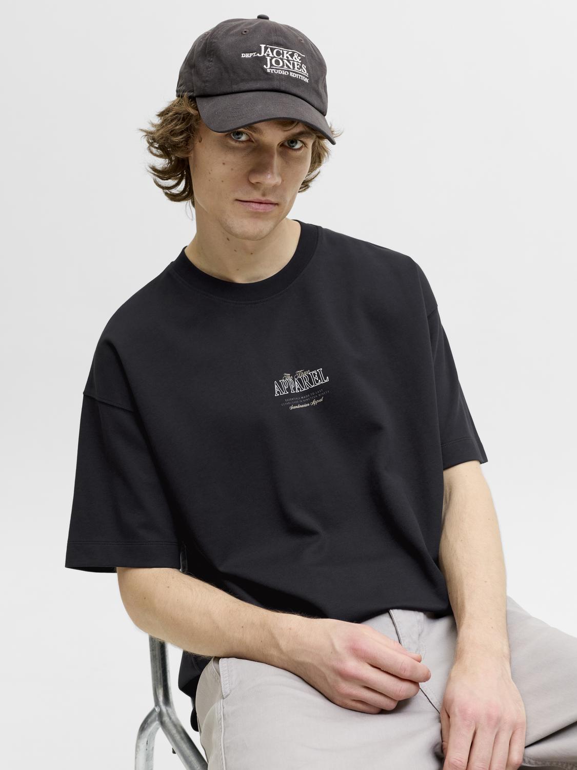 model_shot-creative
