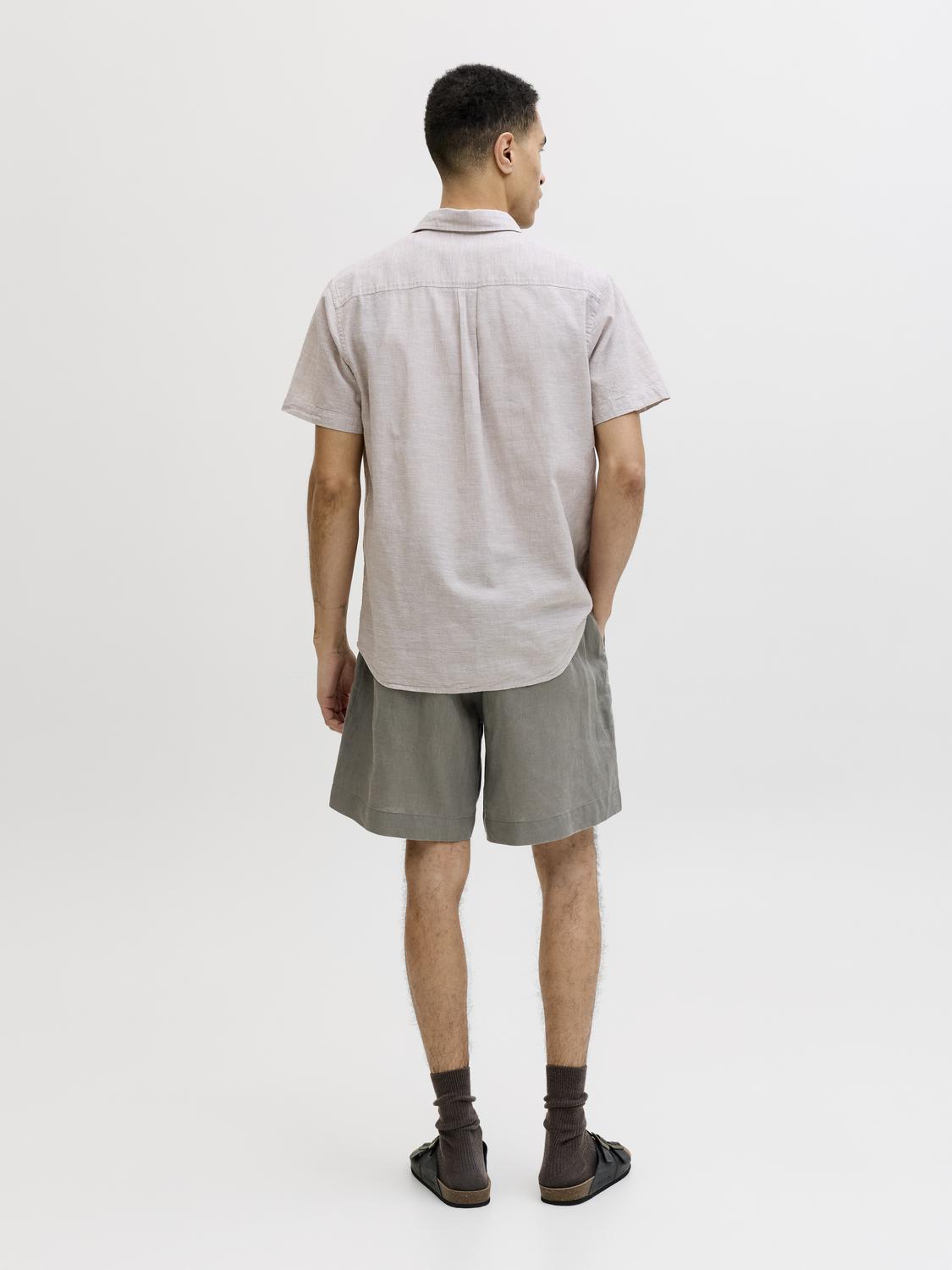 model_shot-back