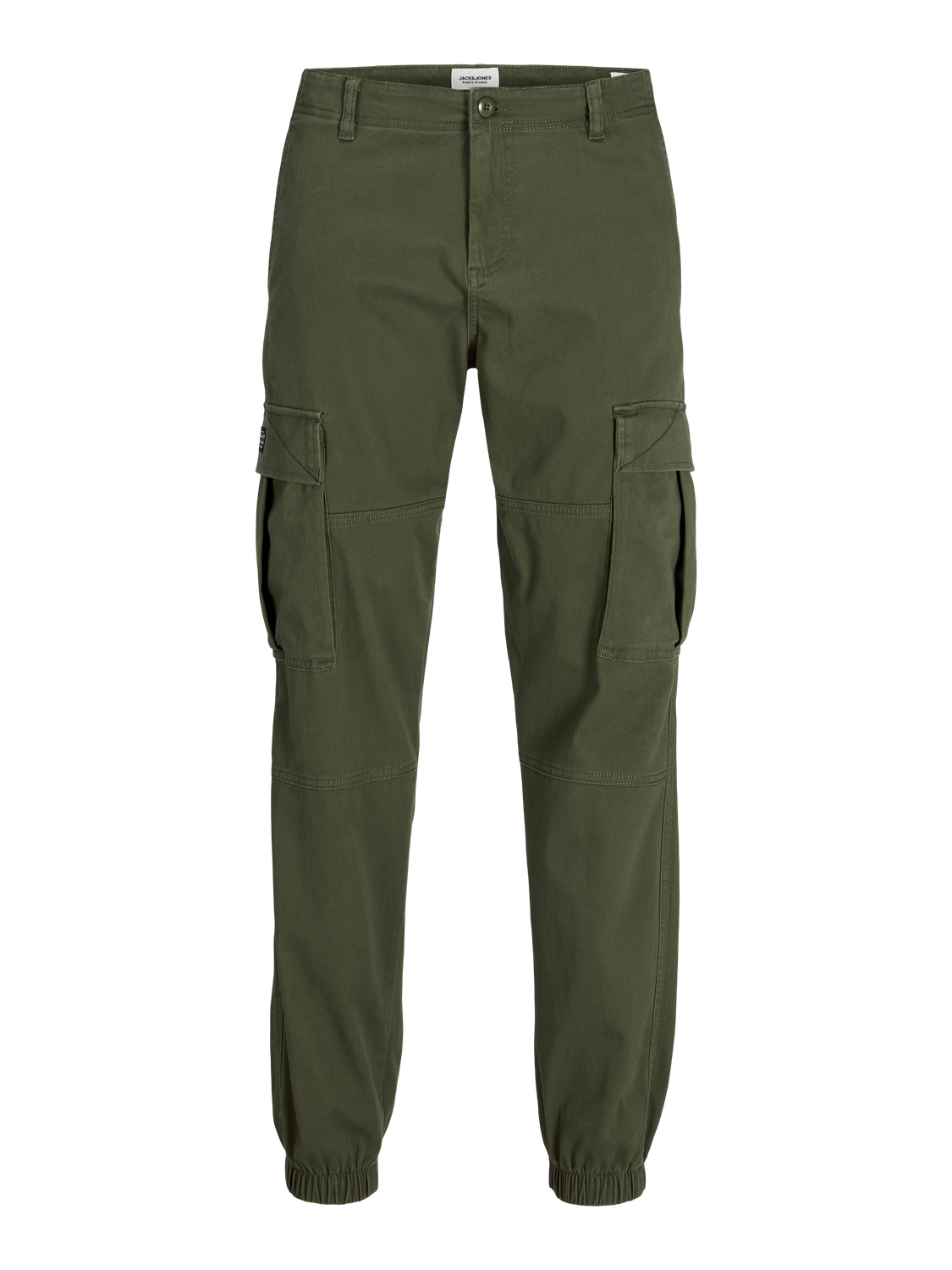 إطلالة كاملة لبنطلون كارجو رجالي مع جاكيت