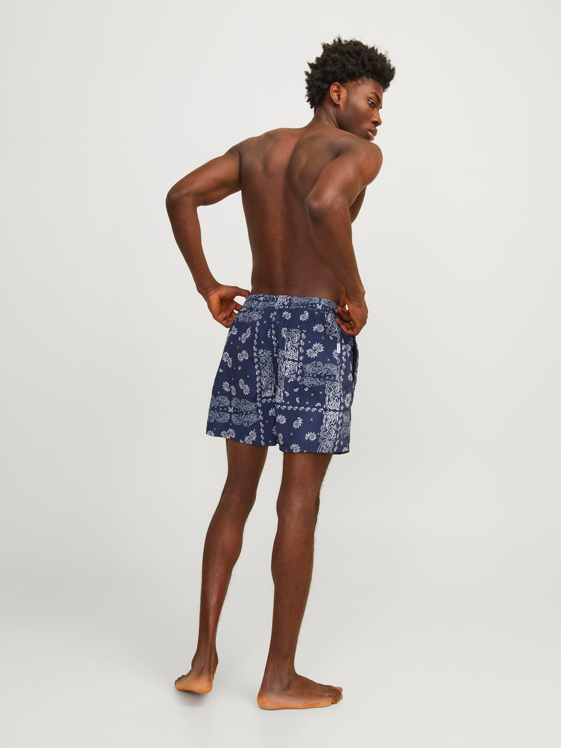 model_shot-back
