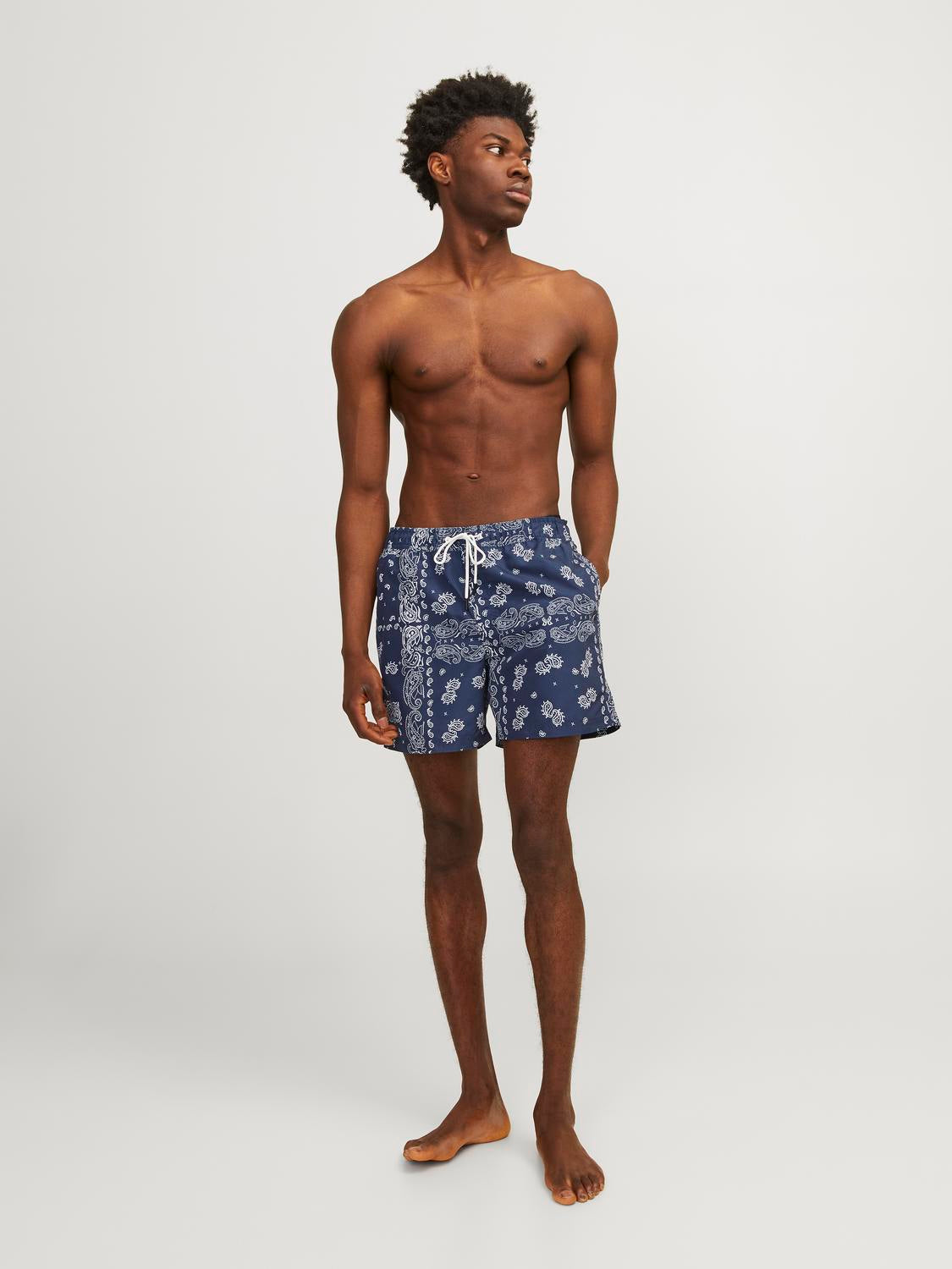 model_shot-front_full