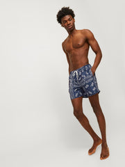 model_shot-creative