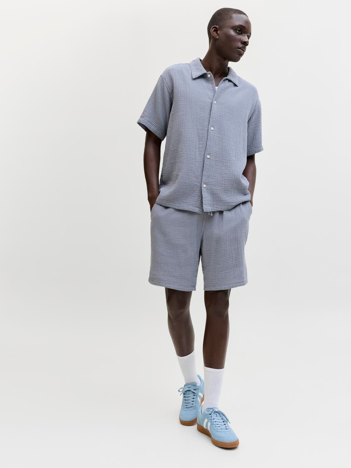 model_shot-creative