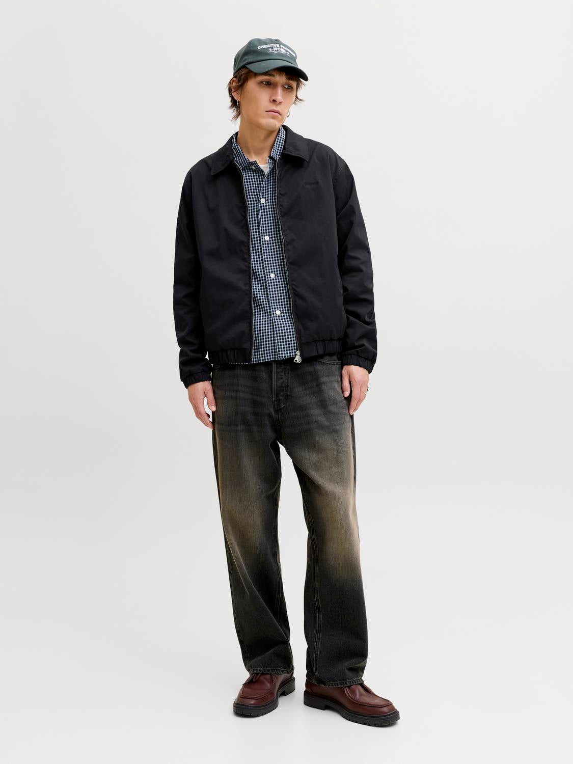 model_shot-front_full