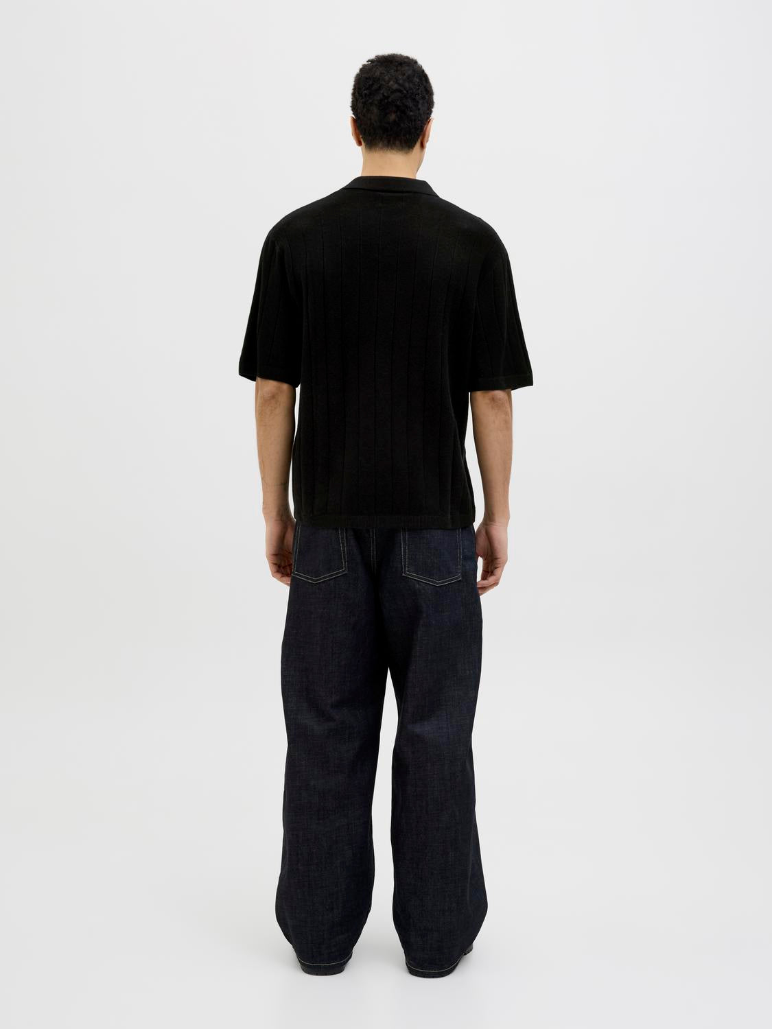 model_shot-back