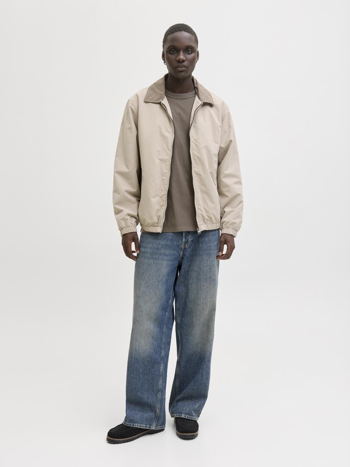 model_shot-front_full