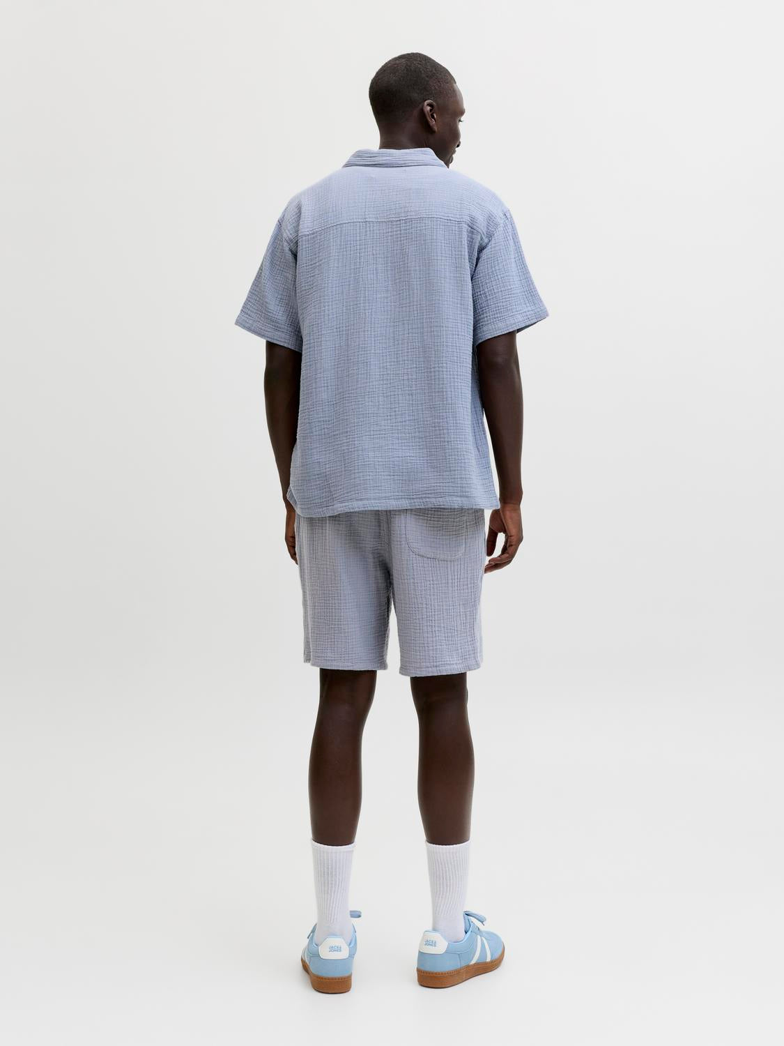 model_shot-back