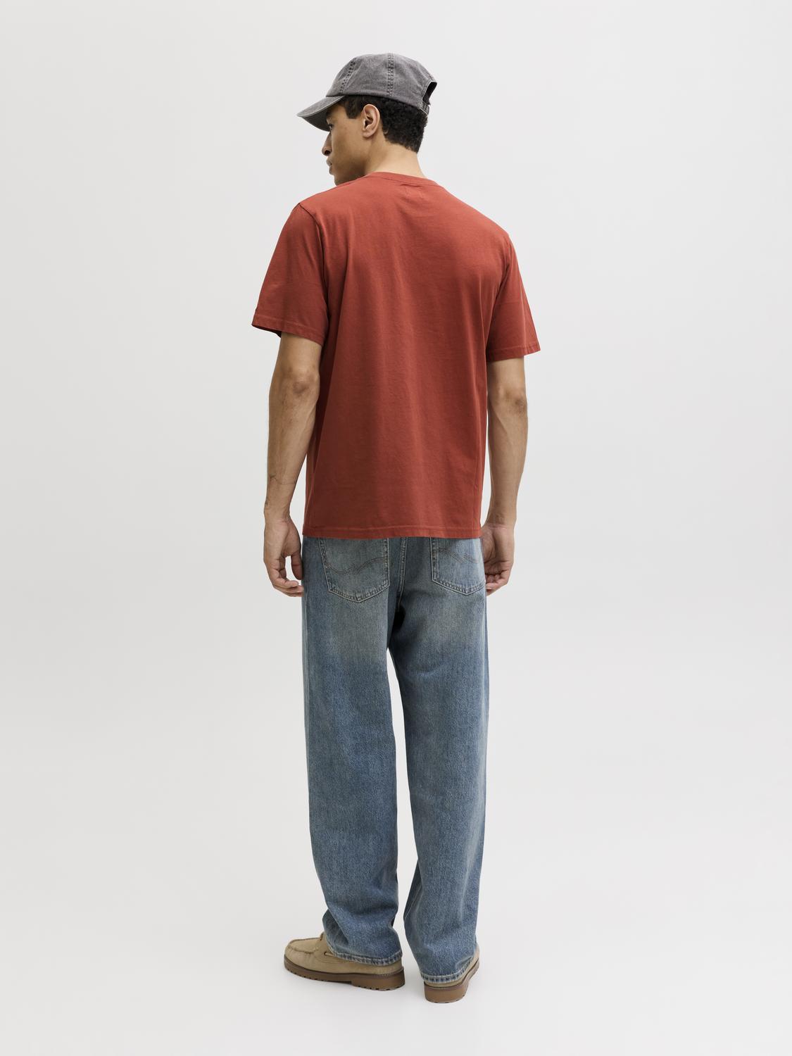 model_shot-back