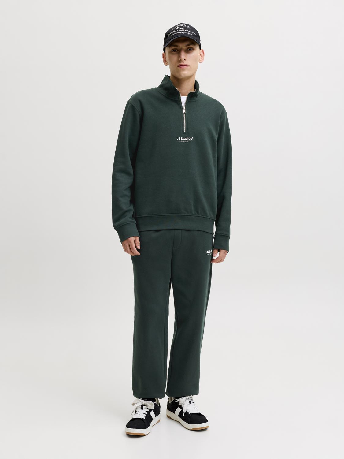 model_shot-front_full