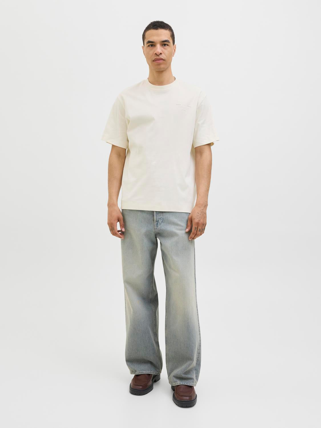 model_shot-front_full