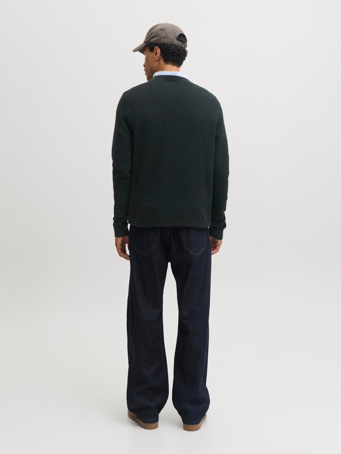 model_shot-back