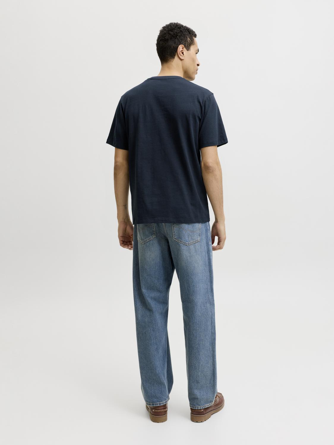 model_shot-back