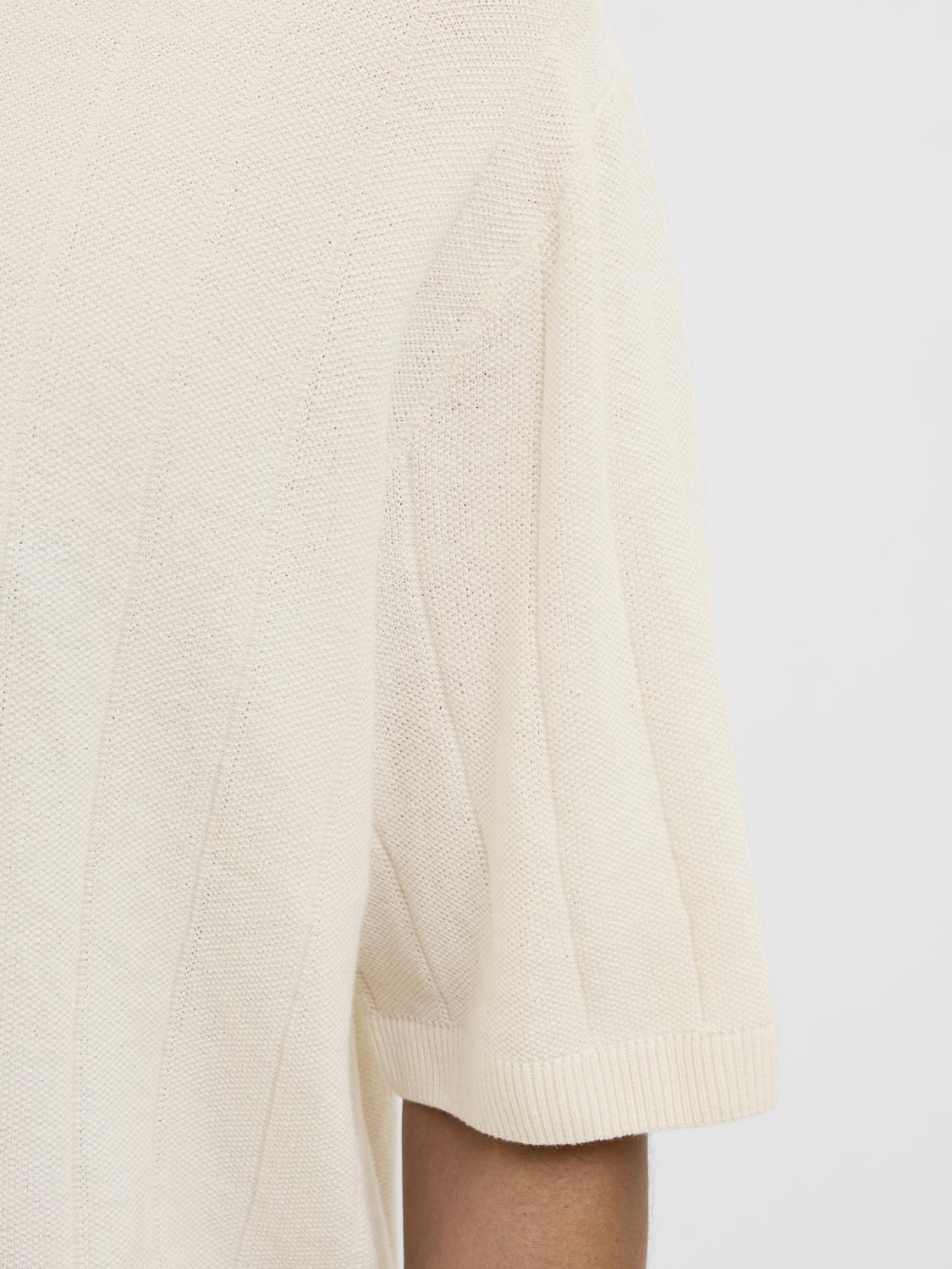 تفاصيل النسيج المحبوك لبولو شيرت رجالي سي سولت.