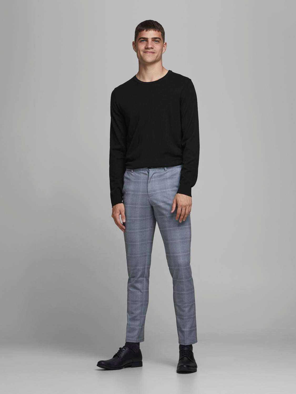 model_shot-front_full